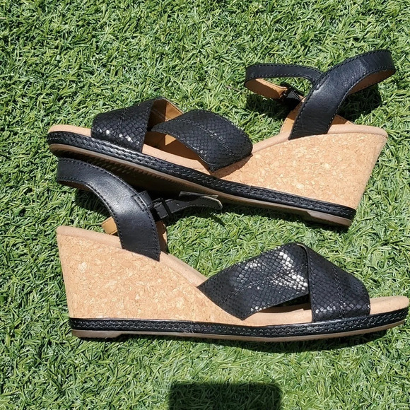 Clarks Soft Cushion Womens Helio Latitude Wedge Sandals with a Leather Upper - Picture 9 of 11